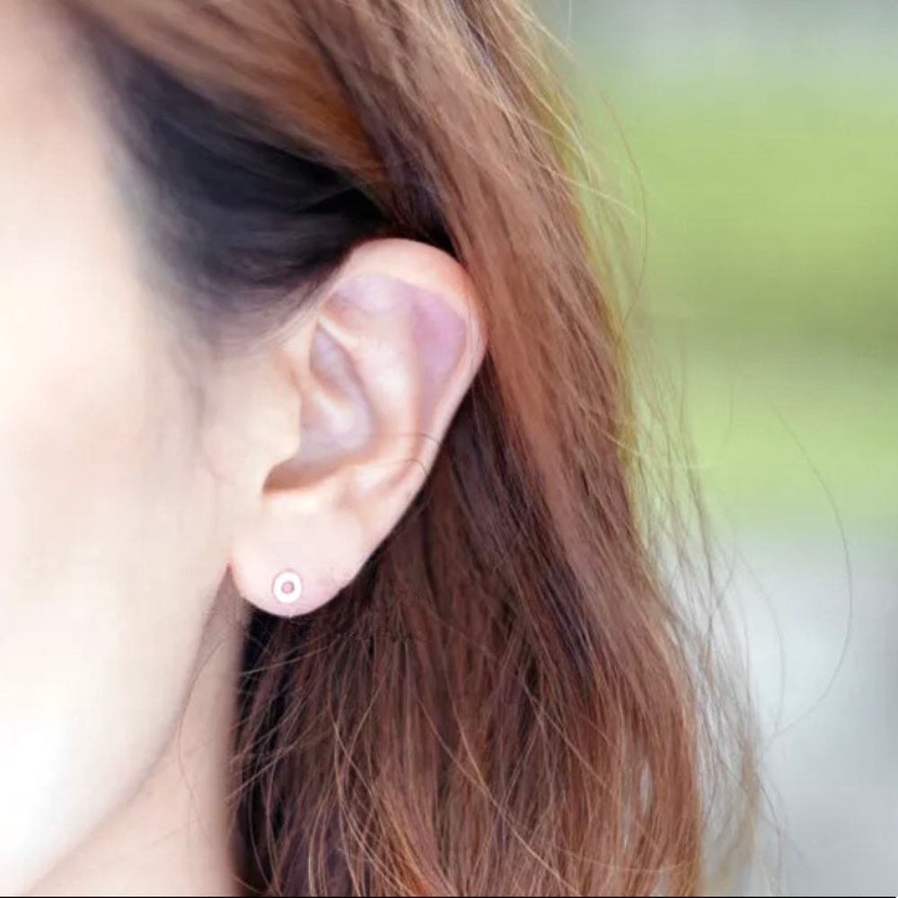 “Hug & Kiss” X & O Minimalist Love Stud Earring - Picture 3 of 8